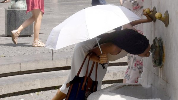СРБИЈА У ЦРВЕНОМ ЧЕКА НАС ПАКЛЕНИ ДАН, ЕВО КАДА СТИЖЕ ОСВЕЖЕЊЕ: Временска прогноза за петак, 25. јул СРБИЈА У ЦРВЕНОМ ЧЕКА НАС ПАКЛЕНИ ДАН, ЕВО КАДА СТИЖЕ ОСВЕЖЕЊЕ: Временска прогноза за петак, 25. јул