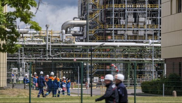 СТОТИНЕ РАДНИКА ОСТАЈЕ БЕЗ ПОСЛА: Чувена хемијска компанија затвара погоне СТОТИНЕ РАДНИКА ОСТАЈЕ БЕЗ ПОСЛА: Чувена хемијска компанија затвара погоне