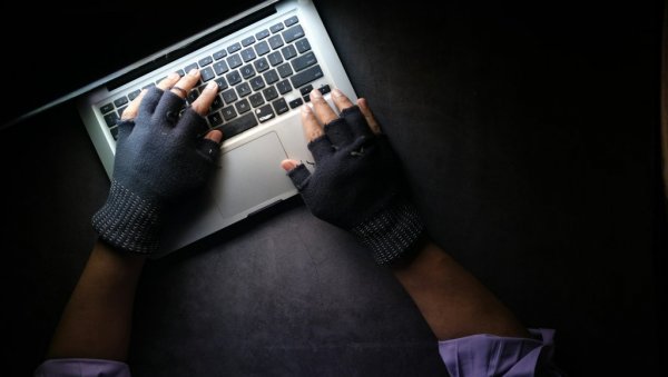 УПОЗОРЕЊЕ: Више од 40 лажних Firefox екстензија краде криптовалуте корисника УПОЗОРЕЊЕ: Више од 40 лажних Firefox екстензија краде криптовалуте корисника
