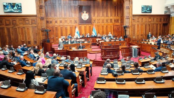 БЛОКАДЕРСКА ОПОЗИЦИЈА ПОДНЕЛА ПРЕДЛОГ РЕЗОЛУЦИЈЕ О СРЕБРЕНИЦИ: Да се казни свако ко негира геноцид