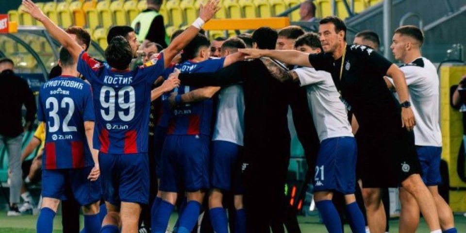 Spektakl na aerodromu: "Grobari" dočekali fudbalere Partizana nakon pobede u Poljskoj (VIDEO)
