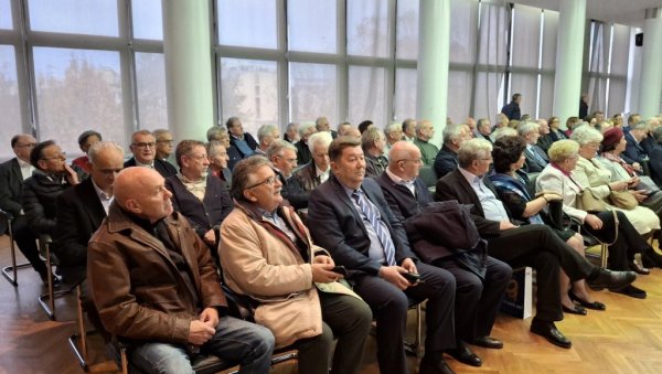 ЗЛАТНИ ИНДЕКСИ ЗА ГЕНЕРАЦИЈУ 75: Свечаност на Машинском факултету