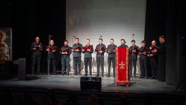 ВЕЛИКА НАМ ЈЕ ЧАСТ ШТО СМО ДОБИЛИ ОВО ПРИЗНАЊЕ: Фондацији „За српски народ и државу“ уручена Светосавска награда у Крушевцу
