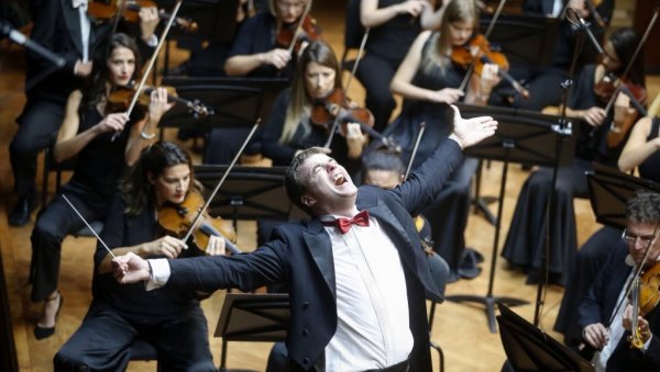 АЛПСКА СИМФОНИЈА СА 102 ИЗВОЂАЧА: Концерт Београдске филхармоније на Коларцу посвећен Габријелу Фелцу