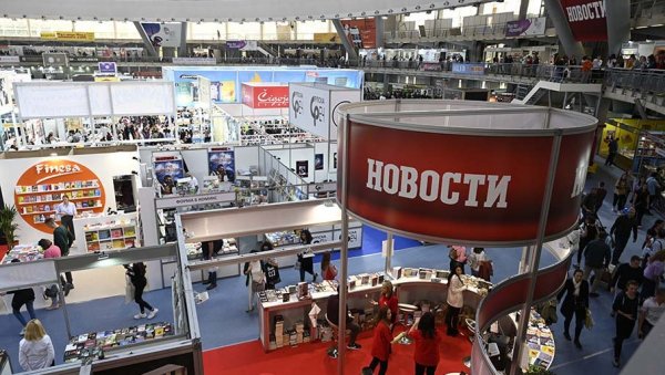 СРБИ И КЊИГА: Где смо између „скроловања“ и папирних страница?