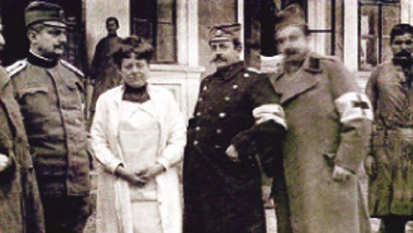ДОБРОВОЉНО СЛУЖЕЊЕ ВОЈНОГ РОКА ЗА ЖЕНЕ: Надеждин породични дом постао је зборница свих пропагатора идеје народног уједињења