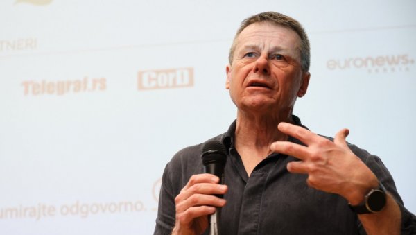 ОВА ФАРСА ЖИВОТА БИ ЗАЧУДИЛА И БЕКЕТА: Интервју Алан Гилсенан, ирски редитељ
