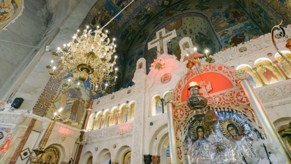 ДАНАС СЕ МОЛИТЕ ЗА ЗДРАВЉЕ И СПАС: Славимо свеца чије мошти чувају Евију - Турци су га мучили да промени веру, а он им је узвратио добротом