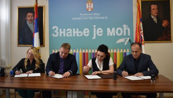 КОЛЕКТИВНИ УГОВОР ЗА ЗАПОСЛЕНЕ У ВРТИЋИМА ВАЖИ ЈОШ ТРИ ГОДИНЕ: Споразум синдиката и министra просвете